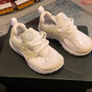 Nike huaraches, White and white Sneakers 9.5 c